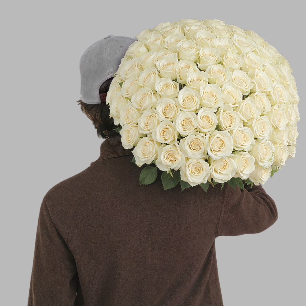 Фото и внешний вид — 19 белых роз Мондиаль 40см