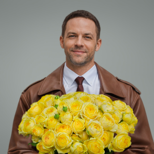 19 белых роз Мондиаль 50см