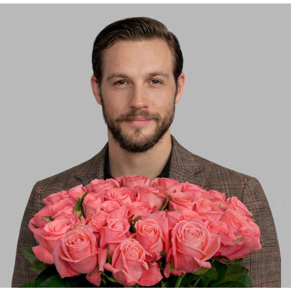 Фото и внешний вид — 29 белых роз Мондиаль 60см